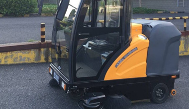 C190駕駛式掃地車服務(wù)于格力